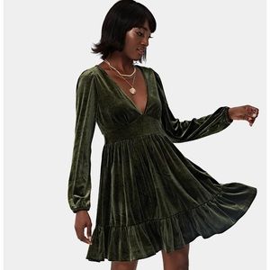 Halara “in my feels” green velvet dress size small.